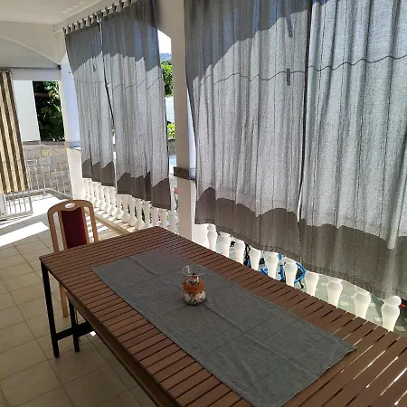 Mali Mate アパート