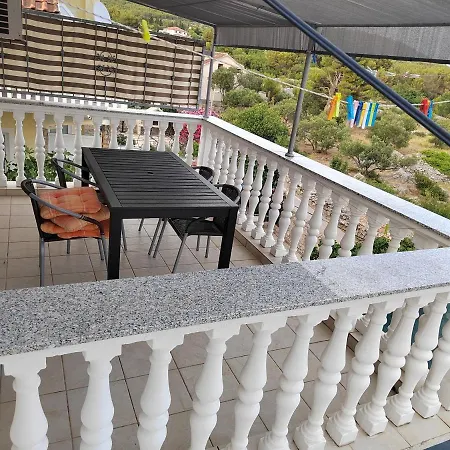 Mali Mate Apartman *