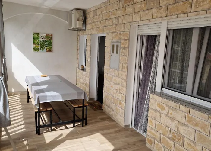 Apartment Mali Mate *